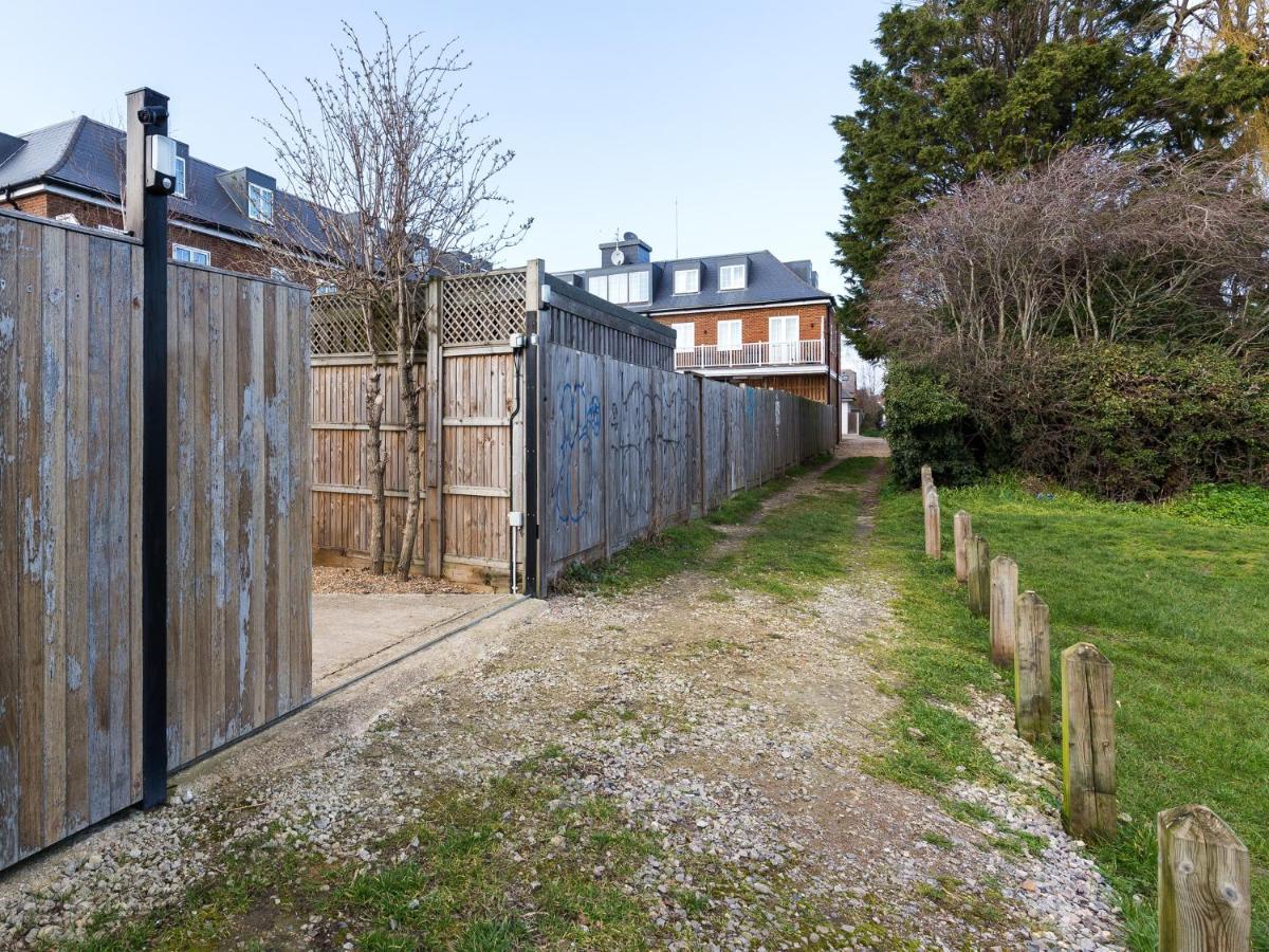 Pass The Keys Whitstable Shepherds Hut Minutes From The Harbour Villa Kültér fotó